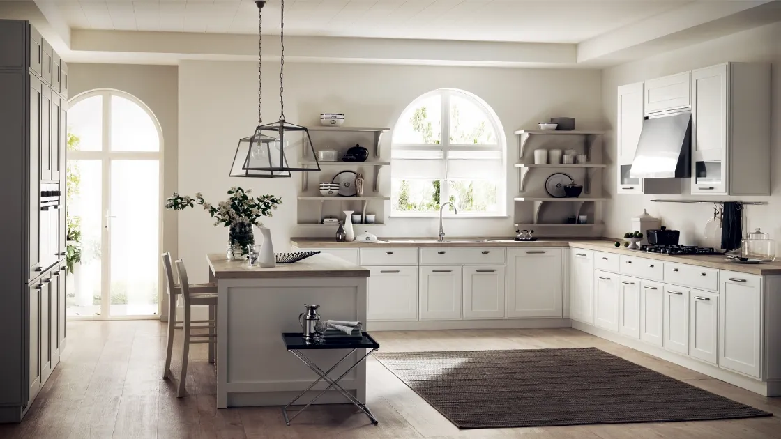 Cucina Classica angolare con isola Favilla in laccato opaco Bianco Prestige di Scavolini